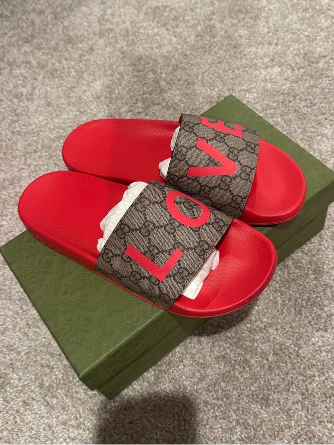 Brand NewNever Worn Gucci Slide  Gg Supreme H2o Love